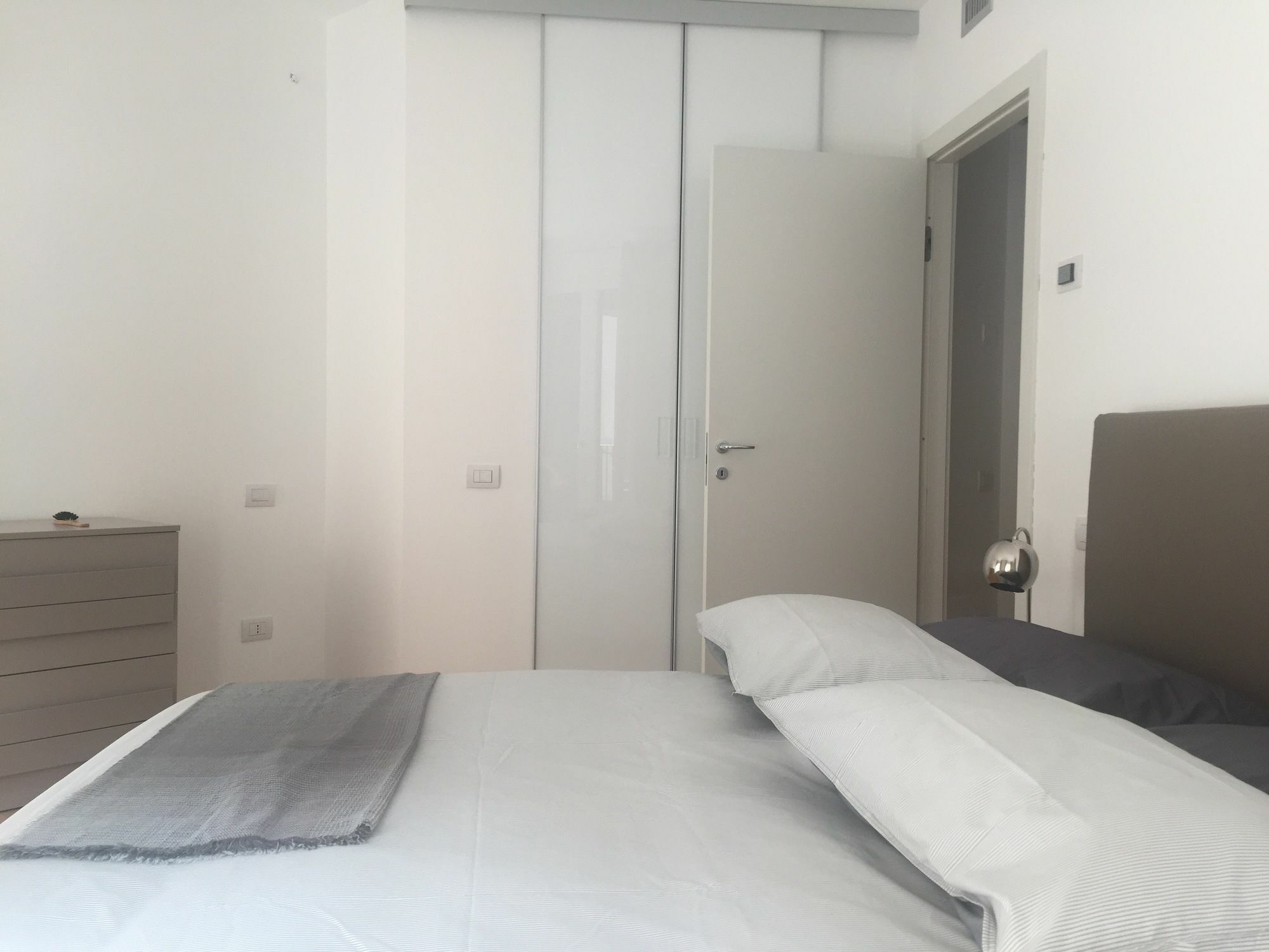 شقة Joivy Sunny 1-Bed Flat With Balcony ميلان المظهر الخارجي الصورة